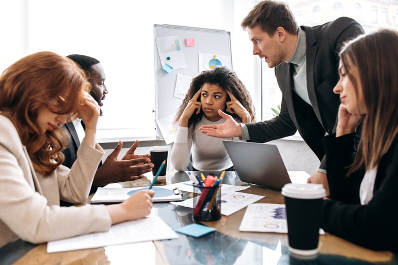 Como mediar e resolver conflitos no trabalho?