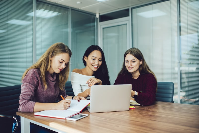 habilidades sociais meninas estudando