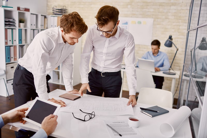 gestao de carreiras empresarios conversando